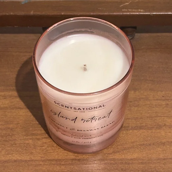 Scentsational "Island Retreat" Coconut & Beeswax Blend Luxury Scented Candle - Picture 3 of 5